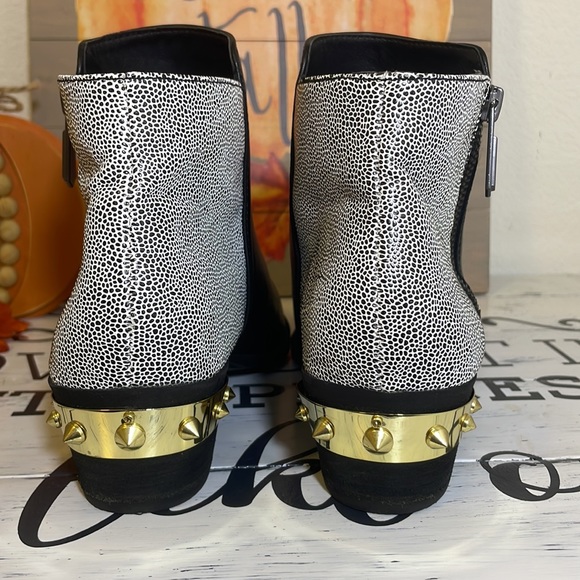 Circus by Sam Edelman Hess Women's Black and White Ankle Boots - Picture 2 of 11